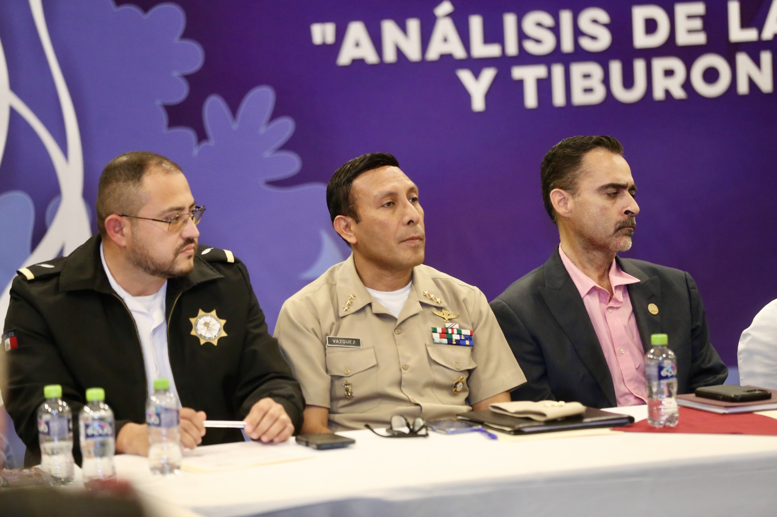 Realiza Sagarhpa mesa de trabajo sobre interacción entre pescadores y tiburones